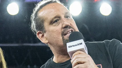 Tommy Dreamer Assesses tiềm năng tiềm năng của NXT đại học Roxanne Perez & E đấu tranh Thea Hail