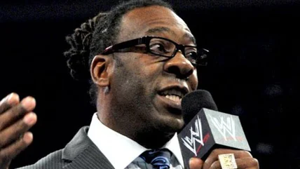 Booker T cho biết cựu ngôi sao WWE / WCW này nên tham gia cuộc trò chuyện về Hall of Fame