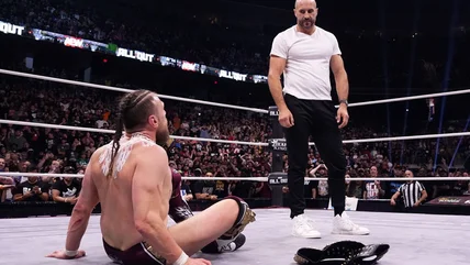 Jon Moxley thay thế Bryan Danielson ở Massive Shake-Up of AUT Dynamite: Grand Slam