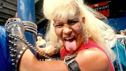 Jim Ross đã thành thật về quá muộn Star Luna Vachon