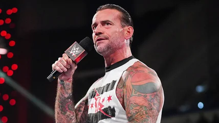 Nic Nemeth phản ứng để tham khảo trong CM punk's WEDE Ramo On Drew McIntyre