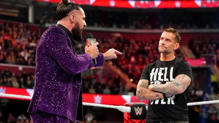 Nhà vô địch hạng nặng thế giới WWE Seth Rollins chỉ trích CM Punk: 'Ông ấy là một ông già mong manh'