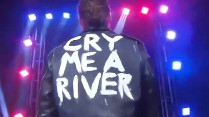 Jack Perry Tunts CM punks với Chicago Flag, 'Cry Me A River' Jacket tại thành phố New York