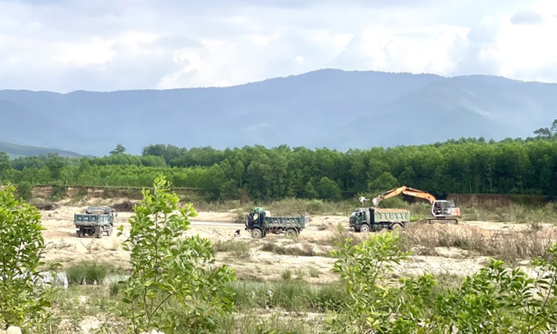 Bình Định: Người đứng đầu địa phương phải chịu trách nhiệm nếu để xảy ra tình trạng khai thác khoáng sản trái phép