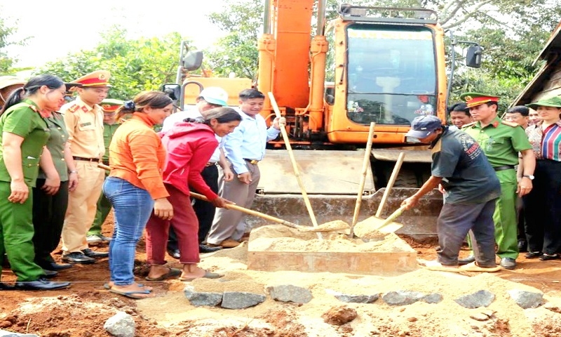 Đắk Lắk: Công an huyện Krông Năng xây dựng 85 căn nhà cho người nghèo, đồng bào dân tộc thiểu số