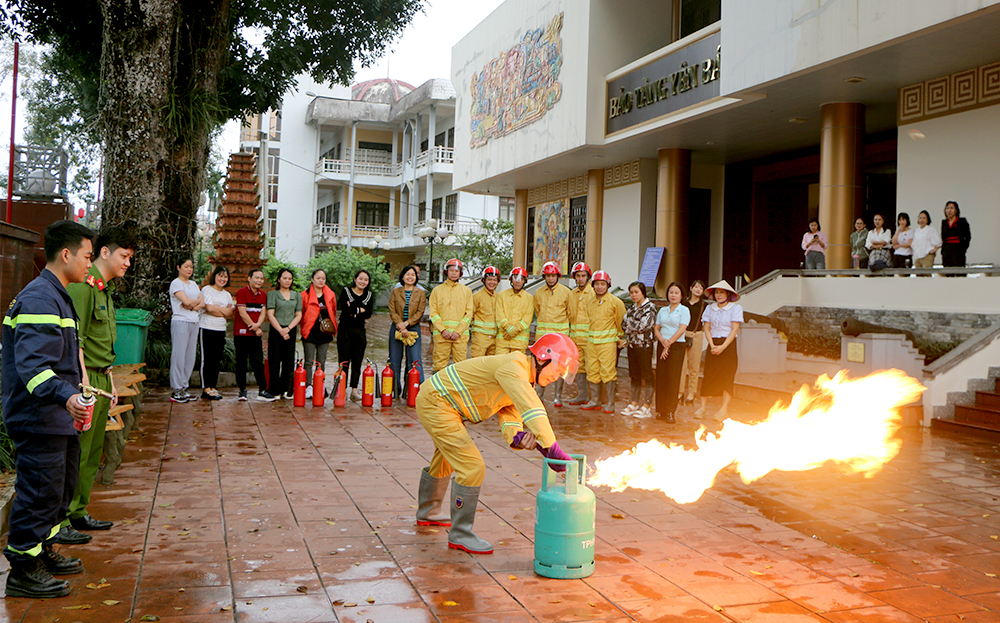 Cảnh giác với nguy cơ cháy, nổ mùa nắng nóng