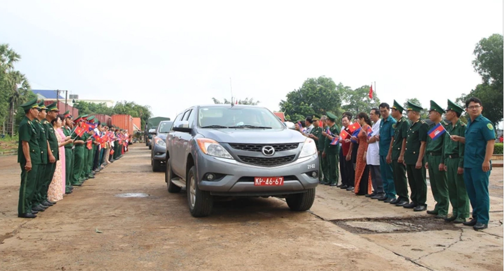 Trang trọng lễ đón 172 hài cốt liệt sĩ từ Campuchia về nước