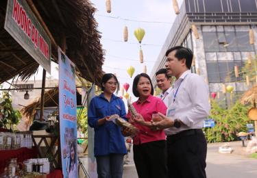 Yên Bình tổ chức Hội chợ quê trưng bày các sản phẩm đặc sản của địa phương