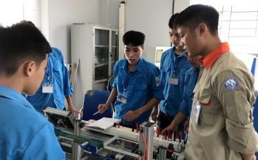 Yên Bái phấn đấu 75% công nhân lao động được tham gia học tập, nâng cao trình độ