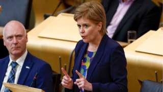 Sturgeon có bài phát biểu đầu tiên ở Holyrood kể từ khi bị bắt