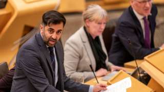 Humza Yousaf đã đặt câu hỏi về tin nhắn Covid WhatsApp