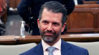 Don Jr trở lại tòa khi đội của Trump bắt đầu bào chữa