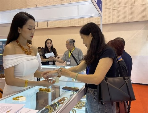 HCM City hosts international jewellery expo