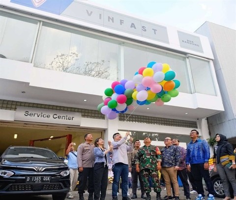 VinFast continues to expand with 15 new dealer stores in Indonesia