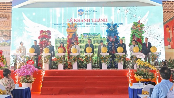 Trường Victoria School khánh thành, mở ra năm học đầu tiên với mô hình Happy School