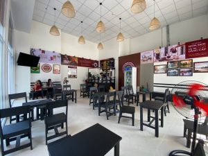 Trang trí và bố trí bàn ghế cafe như thế nào