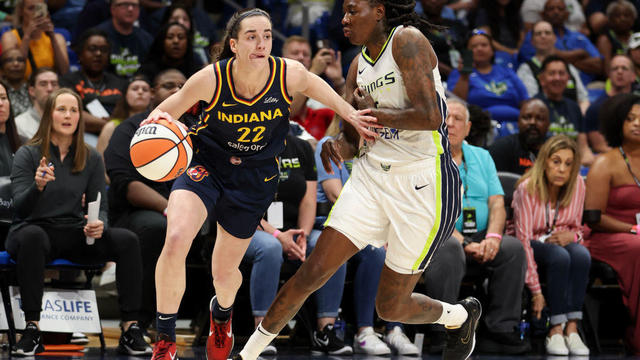 Caitlin Clark, thiên thần Reese ra mắt trước mùa giải WNBA