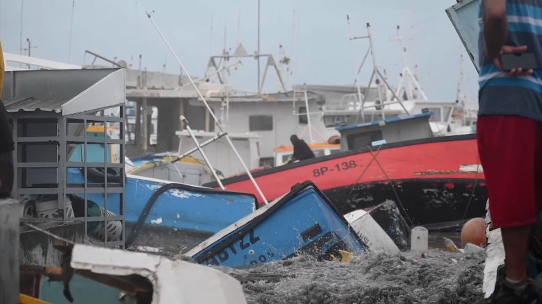 Xem sự tàn phá còn lại của cơn bão Beryl ở Barbados và Greda