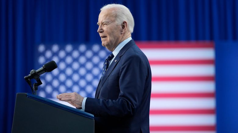 Các hãng hàng không Mỹ yêu cầu chính quyền Biden chặn thêm chuyến bay đến Trung Quốc