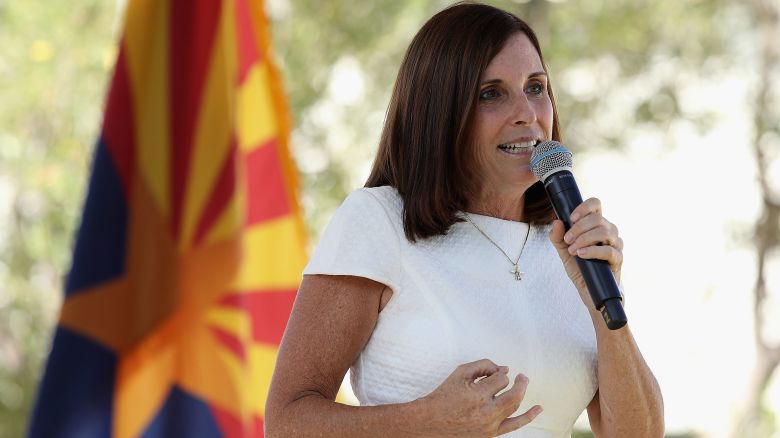 Nghi phạm bị bắt vì cáo buộc hành hung cựu Thượng nghị sĩ bang Arizona Martha McSally