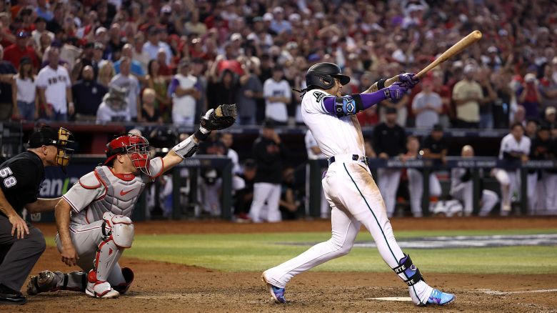 Arizona Diamondbacks vượt lên dẫn đầu loạt trận với chiến thắng sít sao NLCS Game 3 trước Philadelphia Phillies