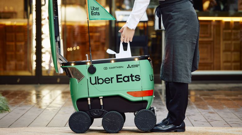 Uber Eats đang triển khai giao hàng bằng robot tại Nhật Bản