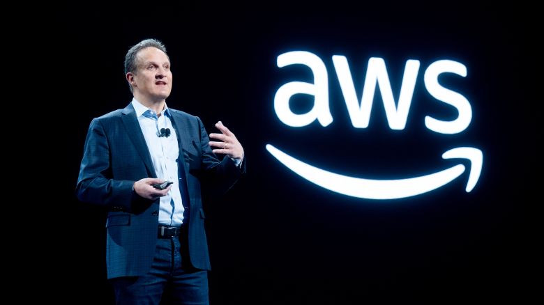 Giám đốc điều hành của Amazon Web Services từ chức