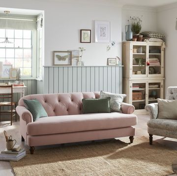 Làm thế nào để làm sạch chính xác một sofa vải