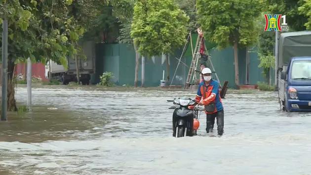 Hà Nội ngập sâu nhiều tuyến phố, khu dân cư