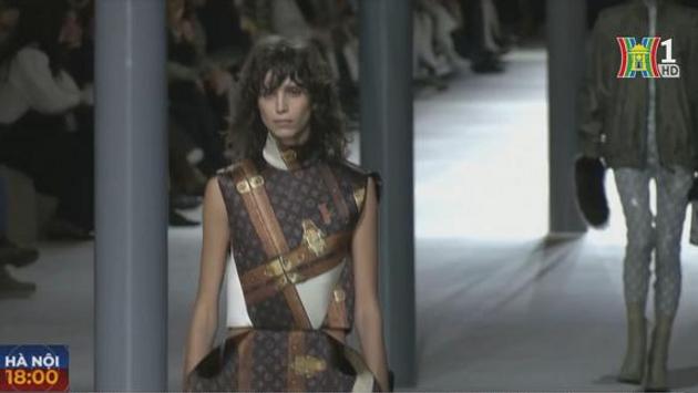 Nicolas Ghesquiere kỷ niệm 10 năm gắn bó với Louis Vuitton