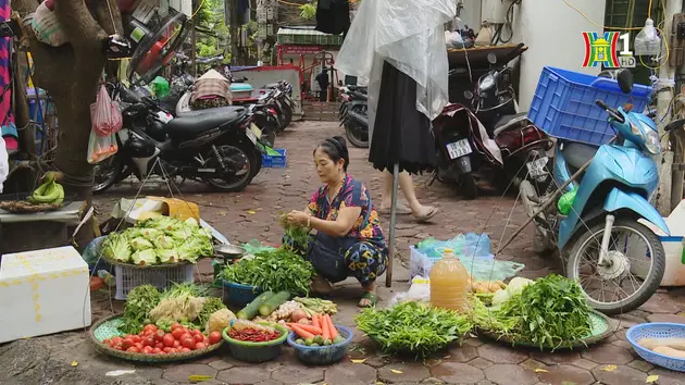 Giá rau xanh ở Hà Nội tăng mạnh sau bão