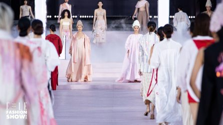 ELLE Fashion Show 2023: KHAAR đưa sự thiêng liêng của tình mẫu tử vào BST Bài thơ của Sữa và Hoa