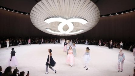 BST Chanel Haute Couture Xuân-Hè 2024: Vẻ đẹp phi hoàn hảo của thời gian