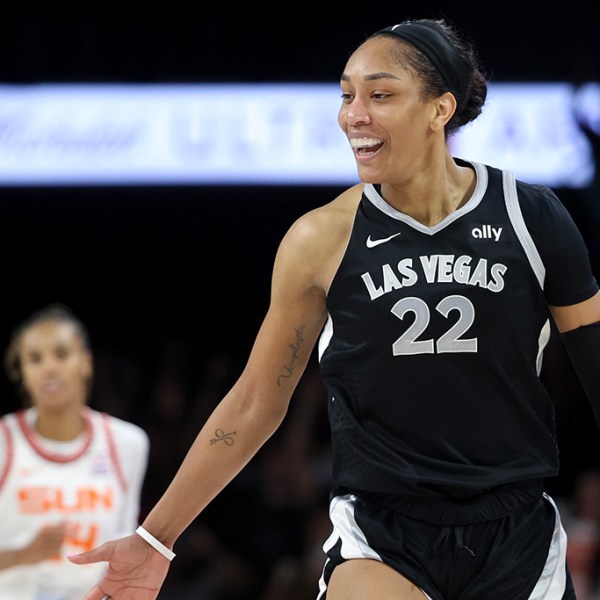 A'ja Wilson sẽ trở thành cầu thủ đầu tiên trong lịch sử WNBA để đạt được 1.000 điểm trong một mùa trong một mùa bạc LeBron 21