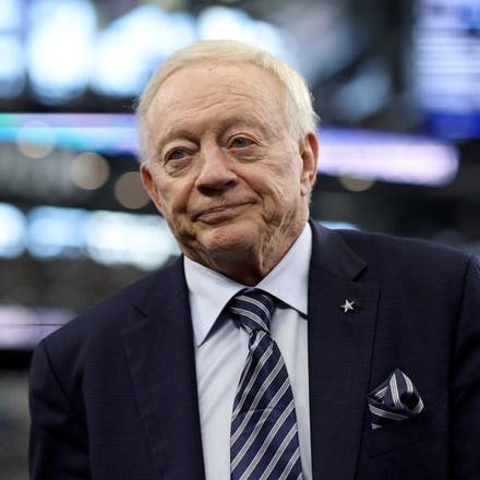 Chủ sở hữu tỷ phú Cowboys Jerry Jones sẽ phải đối mặt với phiên tòa vào tháng 3 vì cáo buộc tấn công tình dục