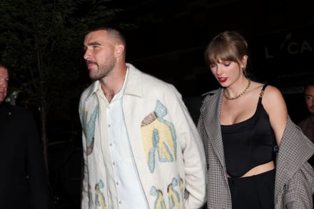 Taylor Swift và Travis Kelce xuất hiện bất ngờ trên SNL trong cùng một đêm