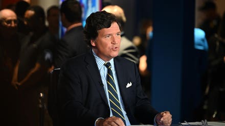 Tucker Carlson phủ nhận tin đồn truyền hình Nga là 'Bulls**t'