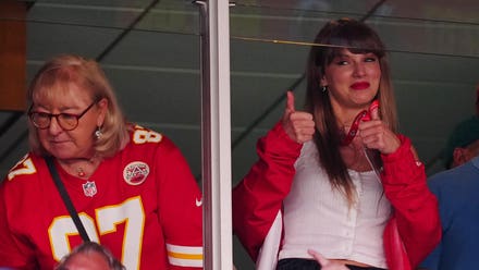 Swifties tham gia NFL: Xếp hạng tăng vọt cho trò chơi Chiefs khi Taylor Swift cổ vũ cho Travis Kelce