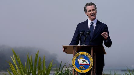 'Lệnh cấm sách': Gavin Newsom ký dự luật chặn lệnh cấm sách trường học ở California