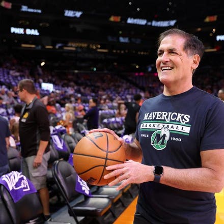 Việc bán Mavericks của Mark Cuban cho ông trùm sòng bạc Miriam Adelson được NBA chấp thuận