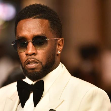 Rapper Sean 'Diddy' Combs bị ca sĩ và đối tác cũ buộc tội hiếp dâm và buôn bán tình dục