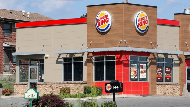 Burger King tung ra bữa ăn trị giá 5 USD để cạnh tranh với McDonald's