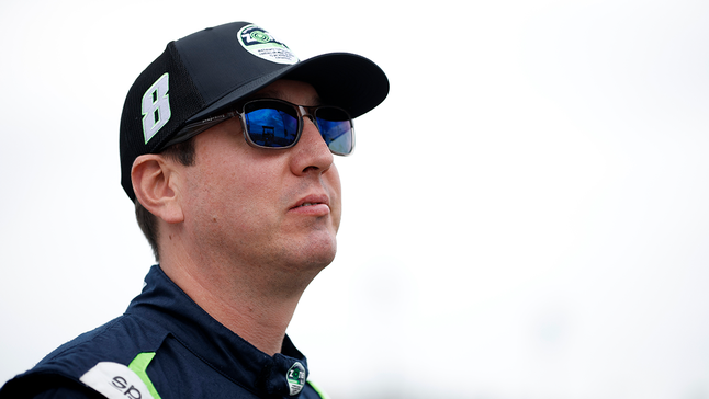 Kyle Busch chuẩn bị sốc các fan hâm mộ NASCAR, chính thức gần như bị xe không khí đè bẹp