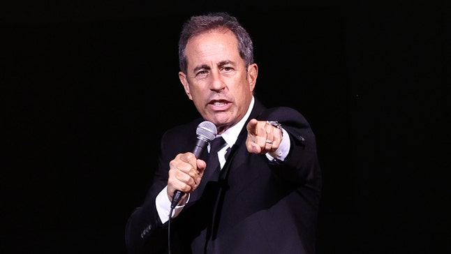 Jerry Seinfeld eviscerates "bên trái" để làm hài kịch "PC"