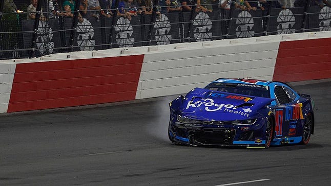 Vụ tai nạn giữa Ricky Stenhouse Jr và Kyle Busch