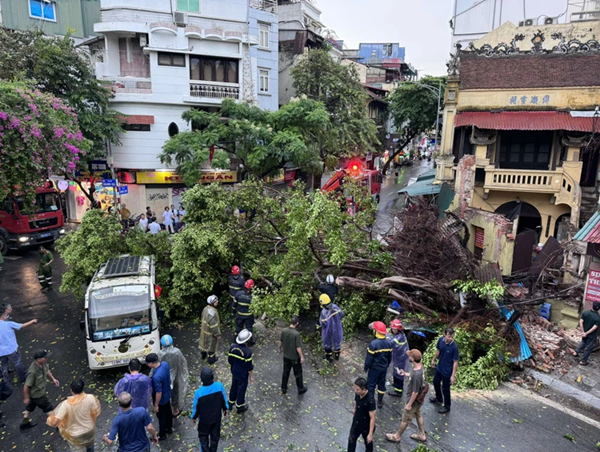 Công an Hà Nội khuyến cáo các biện pháp phòng, tránh tai nạn do mưa bão