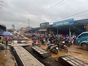 Đắk Nông: công trình sửa chữa đường ngổn ngang, mất an toàn giao thông