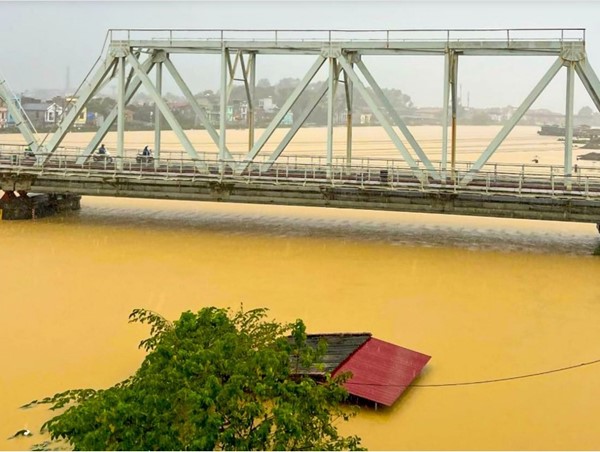 Nước sông lên cao, Bắc Ninh cấm lưu thông trên một số cây cầu