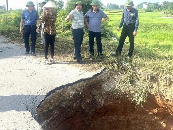 Huyện Sóc Sơn: xử lý cấp bách khắc phục sự cố đê hữu Cầu