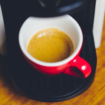 Làm thế nào để làm sạch một cỗ máy Nespresso dễ dàng